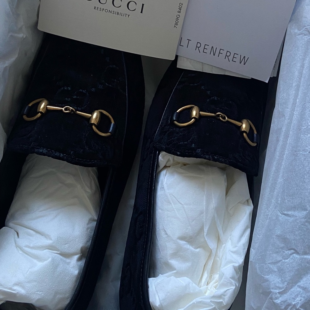 Gucci loafers (black suede) Mint condition - Picture 2 of 4